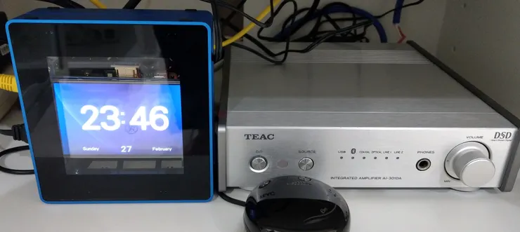 沒撥放音樂時換顯示日期和時間!