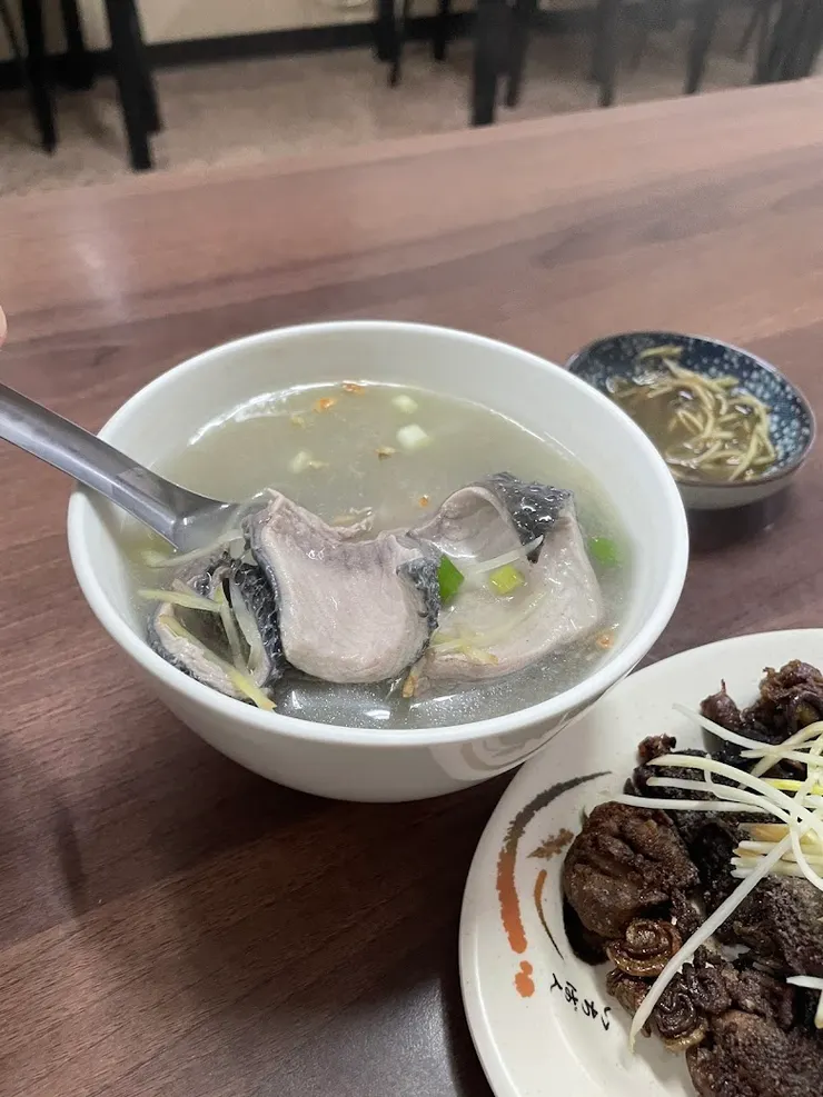 虱目魚皮湯、煎魚腸（圖片截圖於網路）