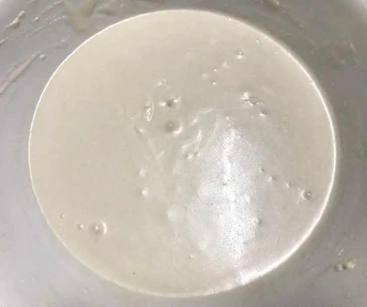 除了蔥花餡和蛋液全部材料攪拌均勻的樣子