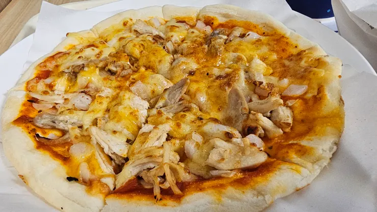 雞肉像是手撕雞的口感!不柴很嫩!