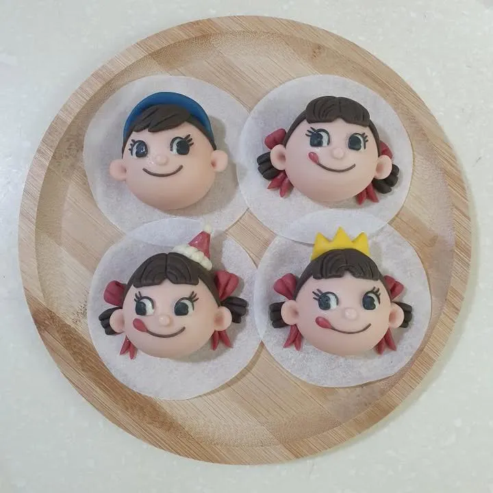 嗯，對，這些是個精雕細琢的饅頭～