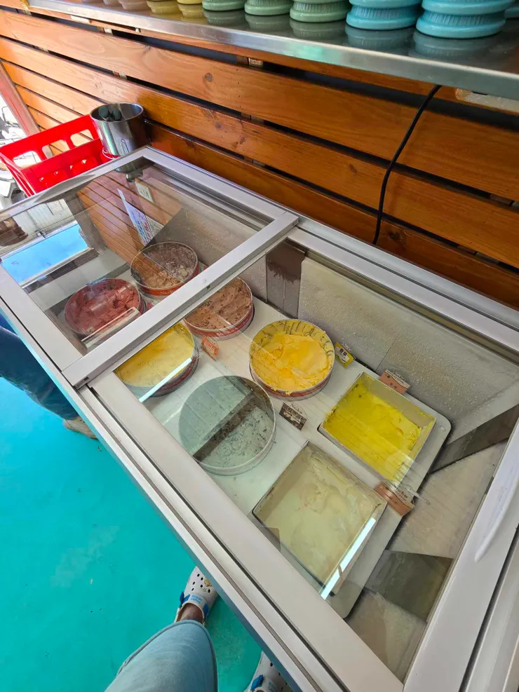 冰淇淋有8種口味,選擇算多,吃起來還不錯