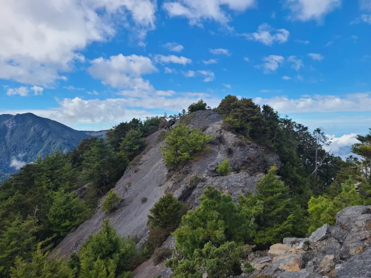 岩稜，快到山頂了