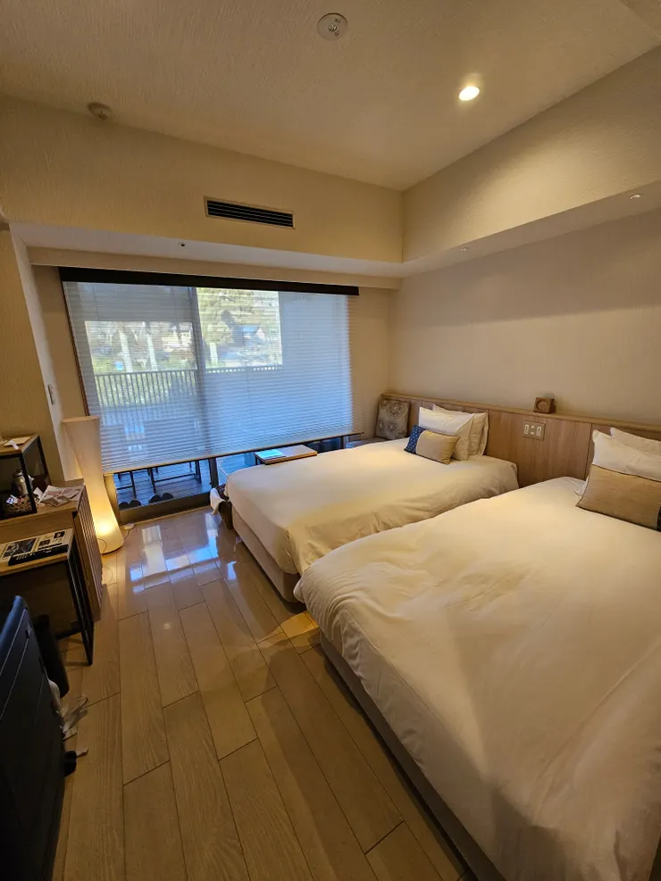 簡單的兩張單人床