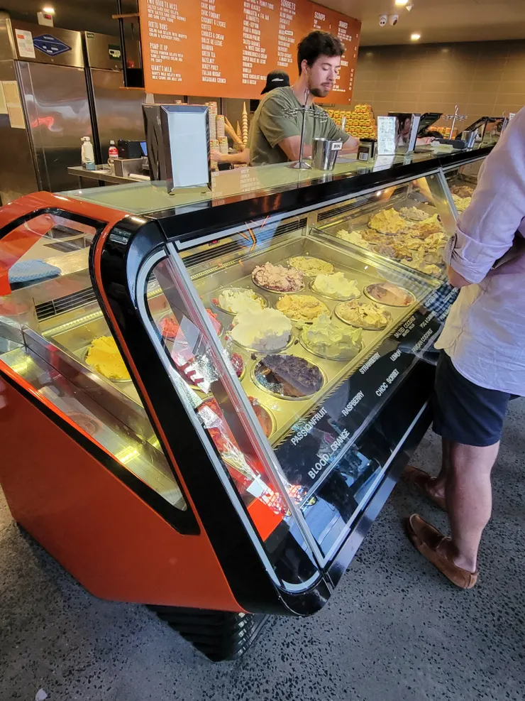 現場共有30幾種口味的義式冰淇淋或雪酪