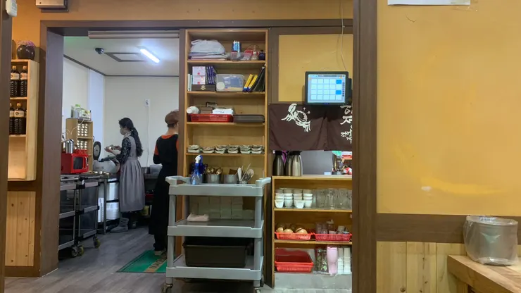 廚房屬半開放式。