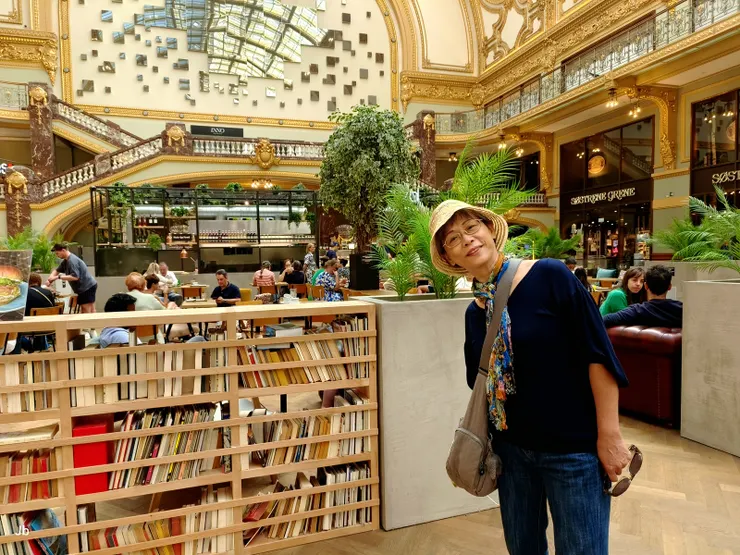 【進Stadsfeestzaal購物中心觀光一下】