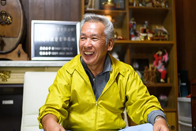 白山町自治會的會長-高尾晃先生(這個笑容感覺沒有像小日向大叔演得那麼任性難搞才對!)