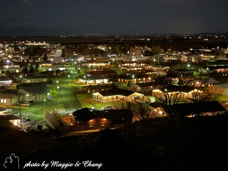 教堂秘境遠眺小鎮夜景