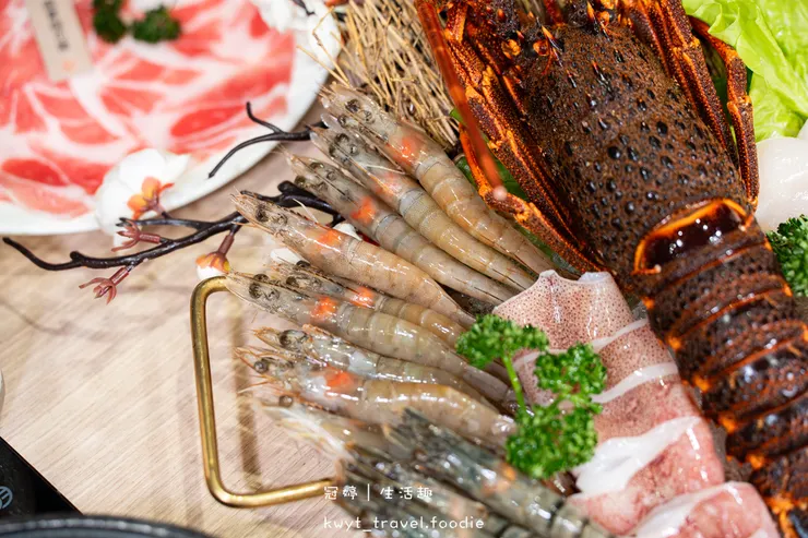 [台南親子友善餐廳]敝姓鍋台南海安店，龍蝦海陸套餐、過年限定內用年菜超澎湃，台南過年聚餐推薦，附最新菜單