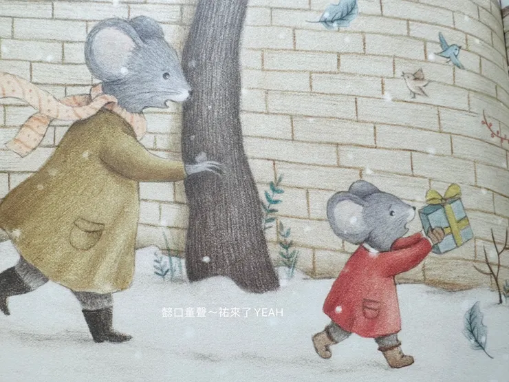 小老鼠媽媽很擔心霍莉來不及寄出給聖誕老公公的信。