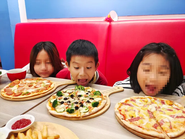 在醬醬披薩的慶生趴踢！台南手工披薩/生日親子餐廳推薦│窯烤披