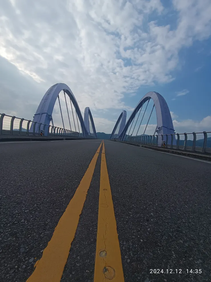 高雄新威大橋上自拍攝