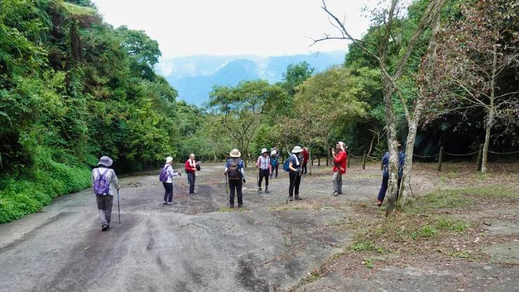 前幾天下雨;巨石板可就只能遠觀而已