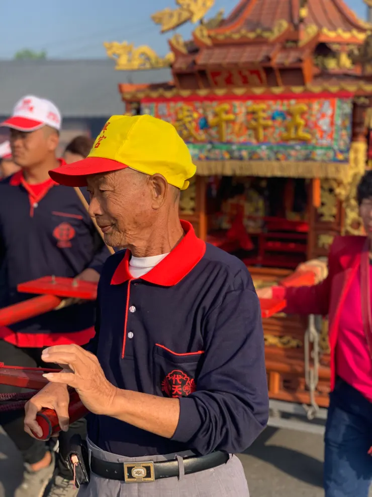 2018年戊戌恭送五年王回駕，無關年紀性別全是王公疼惜的子民。