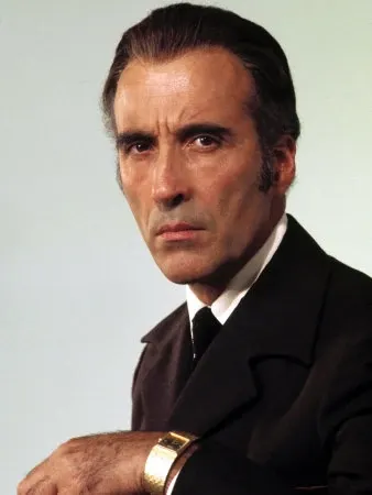 內斂霸氣的李爵爺很適合演出莫里亞蒂