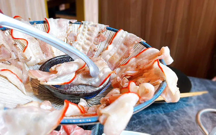 桃園青埔美食【怎麻辣頂級鴛鴦火鍋】麻辣鍋推薦