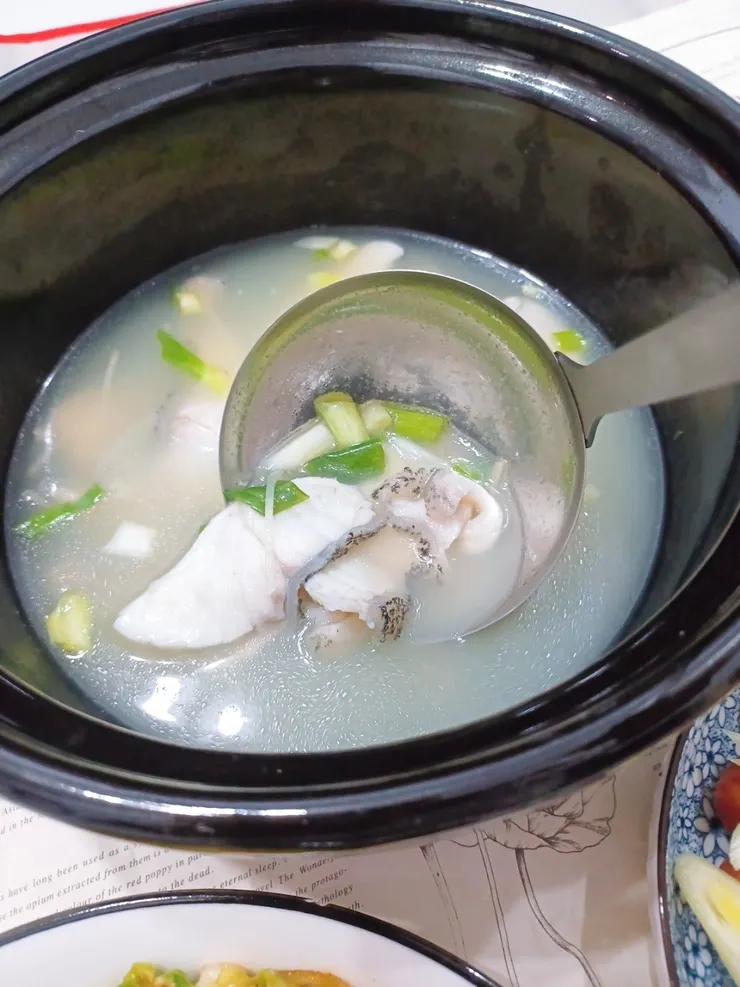 魚肉充滿彈性，若不夠吃還可再加一份石斑魚涮涮片進去，份量Double!