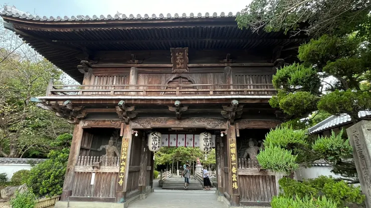 走過木門相當有fu。