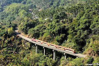 主題列車通過20號大橋