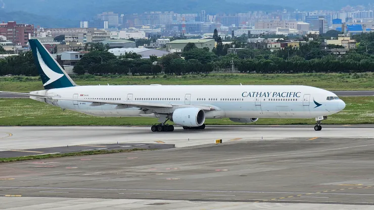 這是國泰航空的波音B777-300ER型客機!