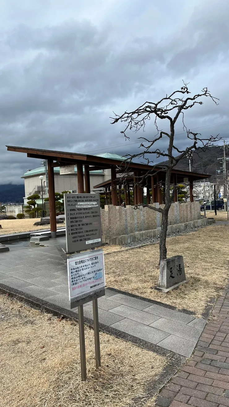 泉質透明清澈，泡完會覺得肌膚滑嫩。  