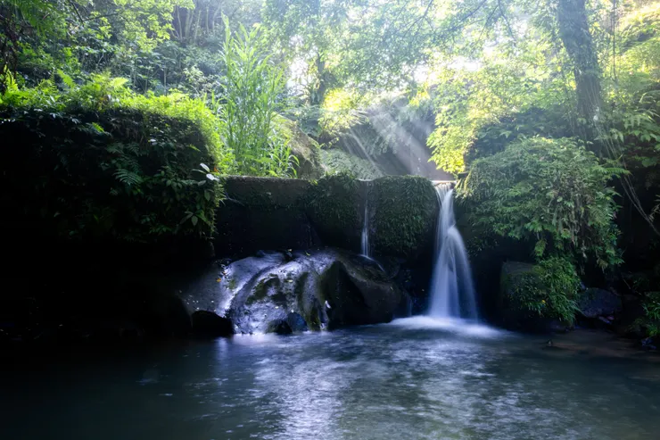 不知不覺也對著這些水流拍了很久 (ISO100, 18mm, 0.0ev, F22, 2")