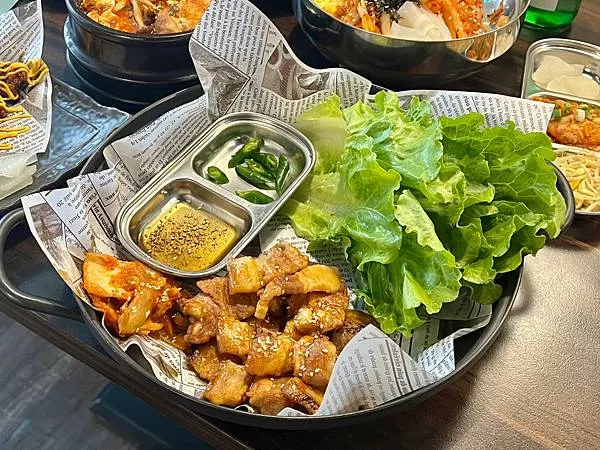 （台中韓式餐廳）燒酒杯韓式餐酒館～料好實在豆腐鍋、卡滋韓式起