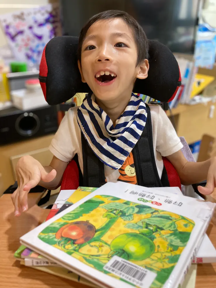 我們最怕孩子住院，養肉很難掉肉超級簡單。這是2020一次住院，出院時皮包骨的祐。