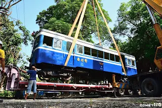 轉半圈後放上拖板車