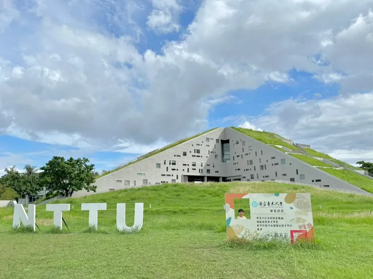 2015年就蓋好的台東大學圖書館，是宜蘭傳藝中心建築師陳良全的作品