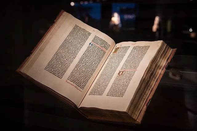 https://fr.wikipedia.org/wiki/Bible_de_Gutenberg#/media/Fichier:Gutenberg_Bodmer.jpg
