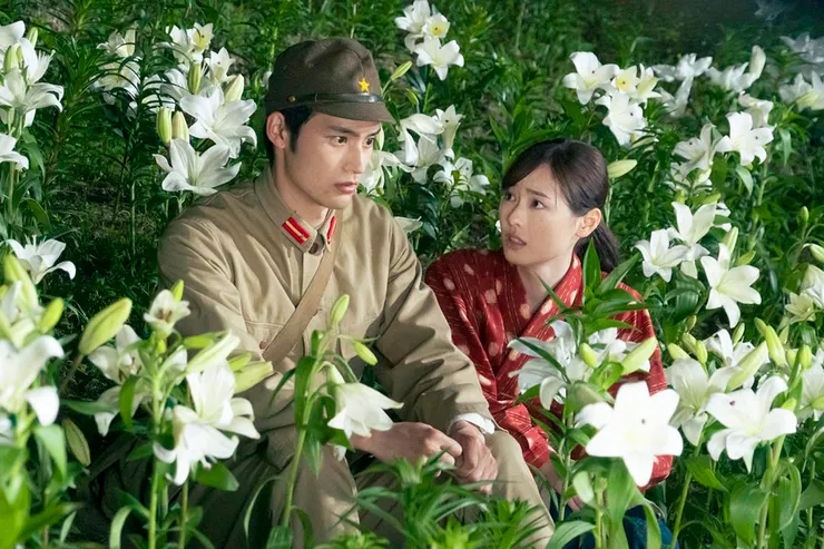 《在那開滿花的山丘,我想見到妳》電影劇照。