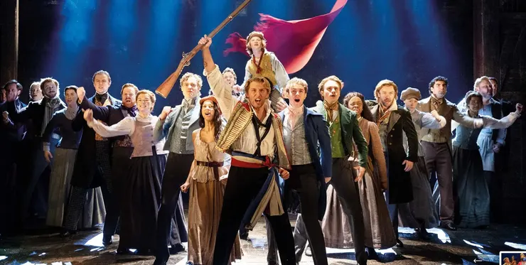 舞台的格局,表現方式與電影完全不同