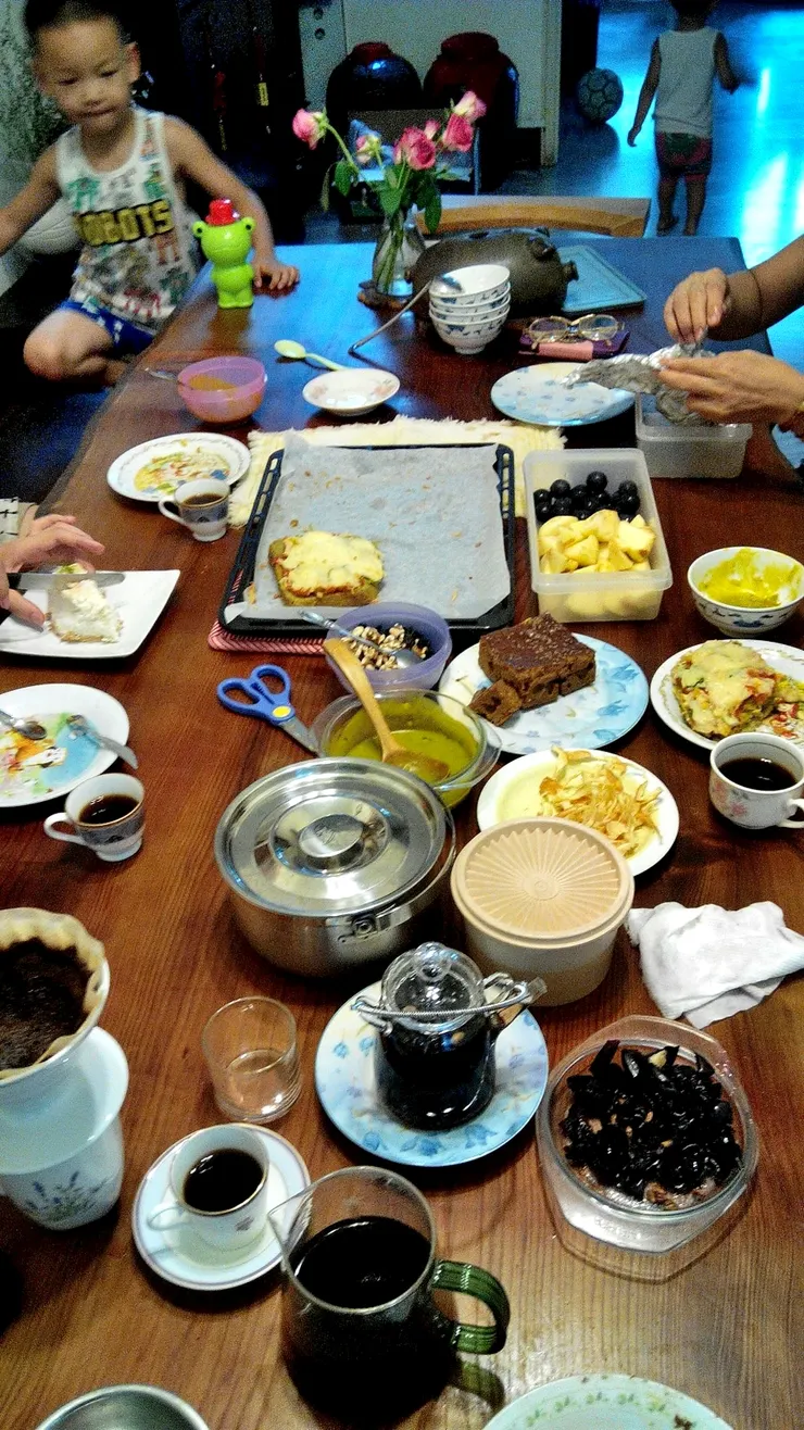 【十幾年來愉悦相伴無數閒逸晨午！2014/8/10，現在照片中小男孩都高一了。】