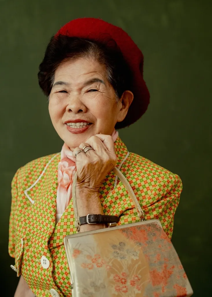 台南最酷的全家福攝影師｜連阿公阿嬤都拍得開懷大笑｜化妝寫真加