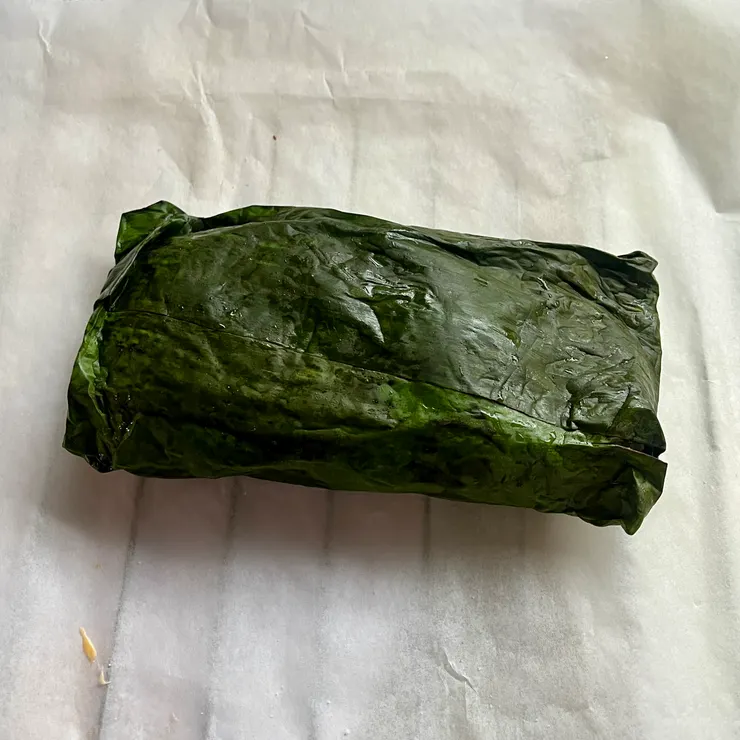 也是一個用葉子包起來烤的料理，用料滿單純的