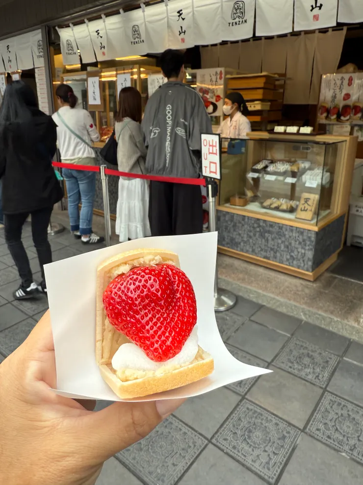 聽說是甘王草莓?!又甜又香就對了