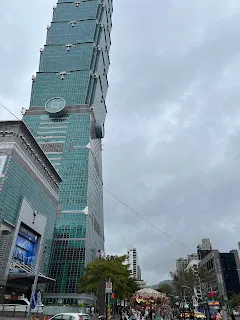 就像默默的寫作，就可以累積作品數量，這也是對於自己只能活一次的人生，一種有效的作法。就算沒人看又如何呢？或者是寫出來之後有人不喜歡看又如何呢？時間一到，大家不就歸於塵土了嗎？討不討厭又有何差別呢？