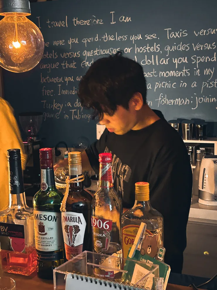 深夜小角落主理人 Adam