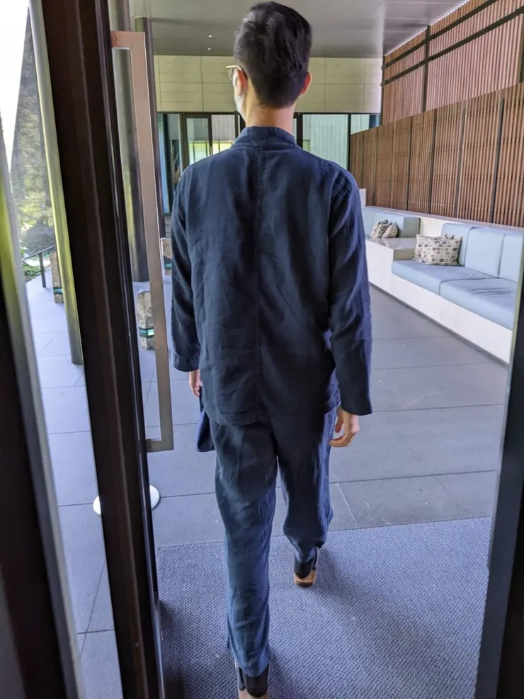 換上飯店浴衣，全部人都穿這個走在竹林裡，然後步伐又特別緩慢，我當時覺得好好笑🤣