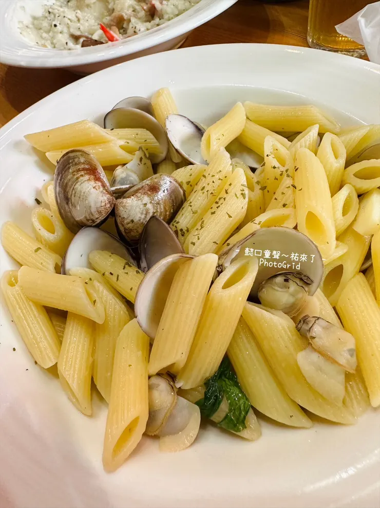 🔺蛤蠣筆管麵 左後方是松露燉飯。