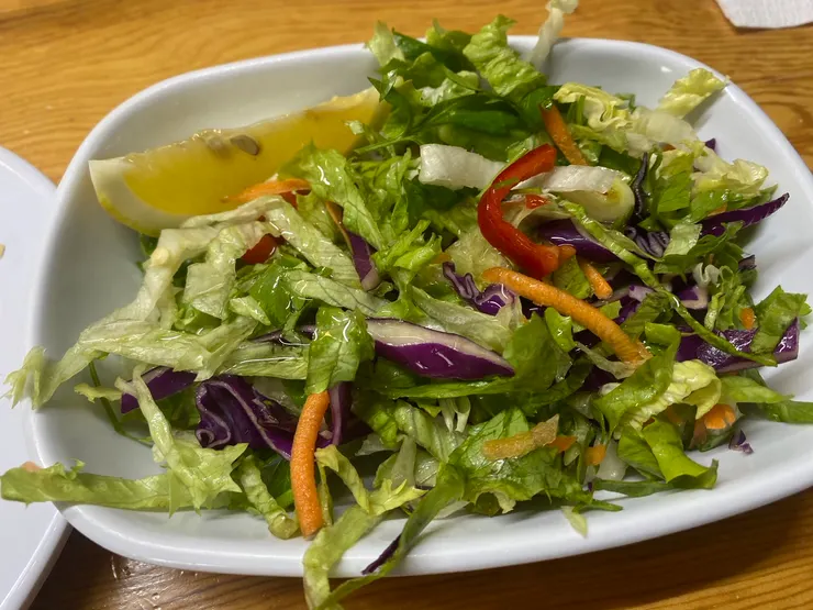 我自己是蠻喜歡土耳其的沙拉,淋上萊姆很好吃