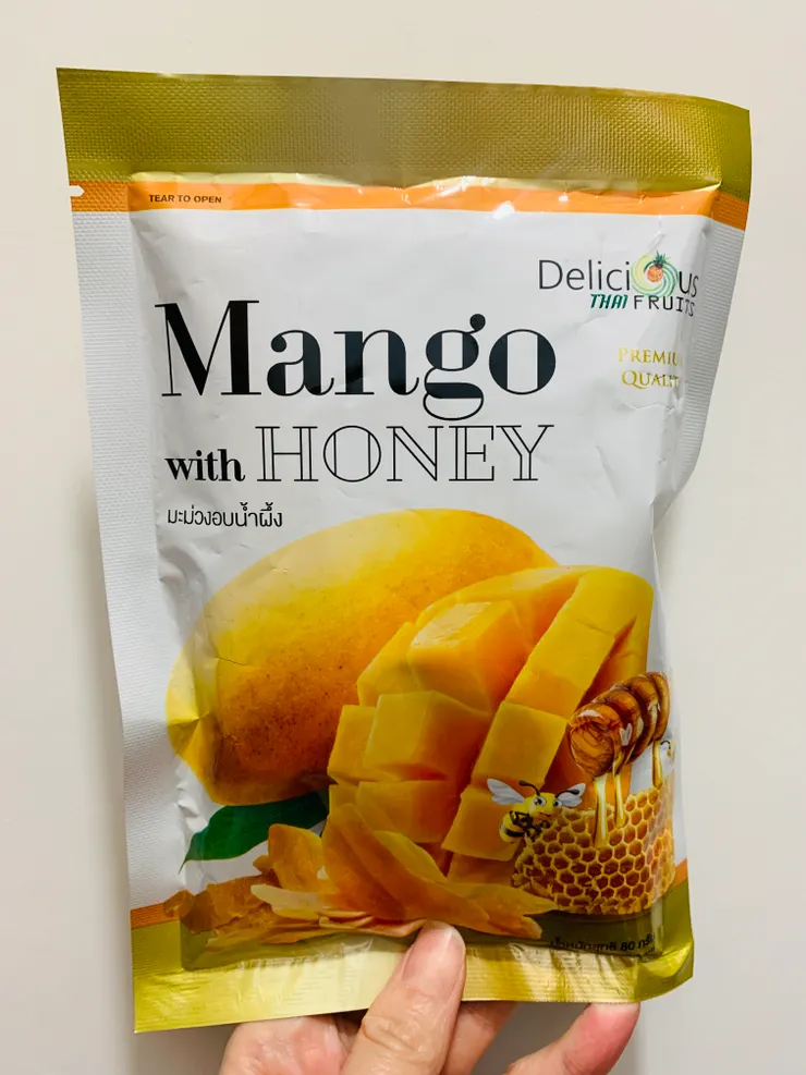 在DMK加購的芒果乾，感覺不是很天然的感覺，芒果肉很透明。