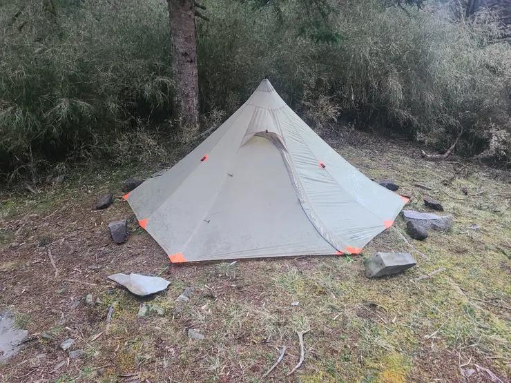 我的金字塔帳，搭的比較貼地