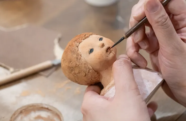 上色材料多元,可以先挑選自己習慣使用的工具