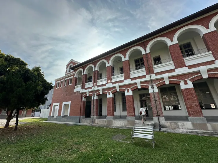 中山廳位於此建築內。