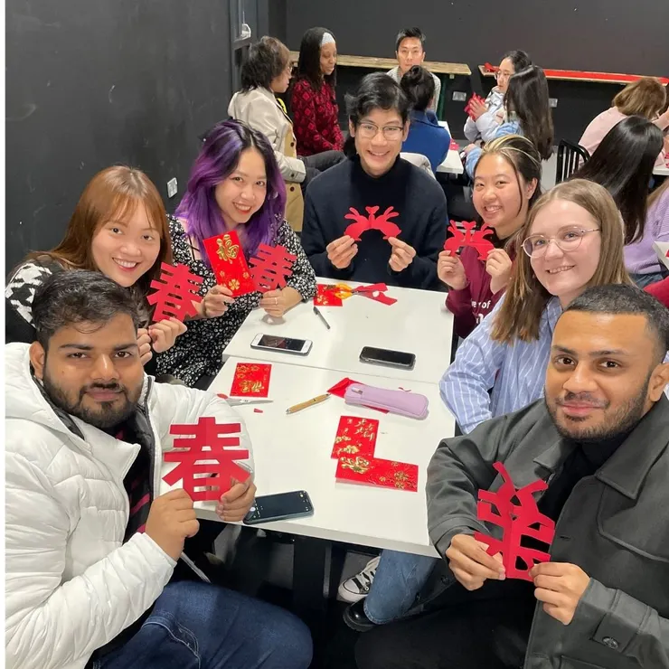 非常可愛的一組窗花！他們可以選擇平安、春、或是雙兔（因為是兔年）。