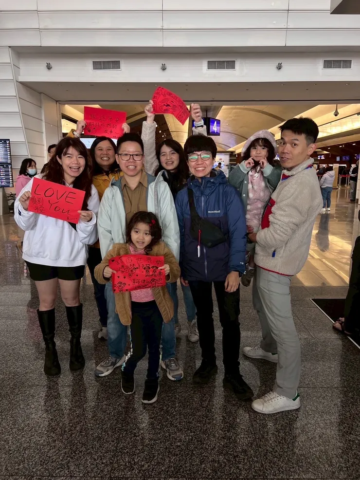 讓南美團的大家來當作送機版面