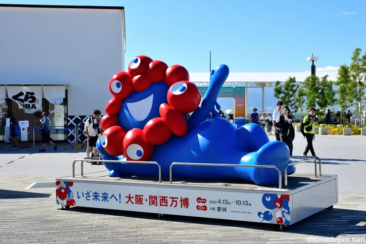 萬國博覽會吉祥物脈脈歡迎著各國遊客的到來